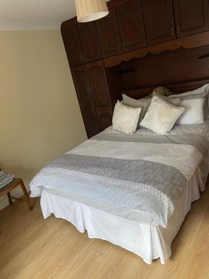 Large Townhouse With Gardens Apartment Kingscourt Ngoại thất bức ảnh